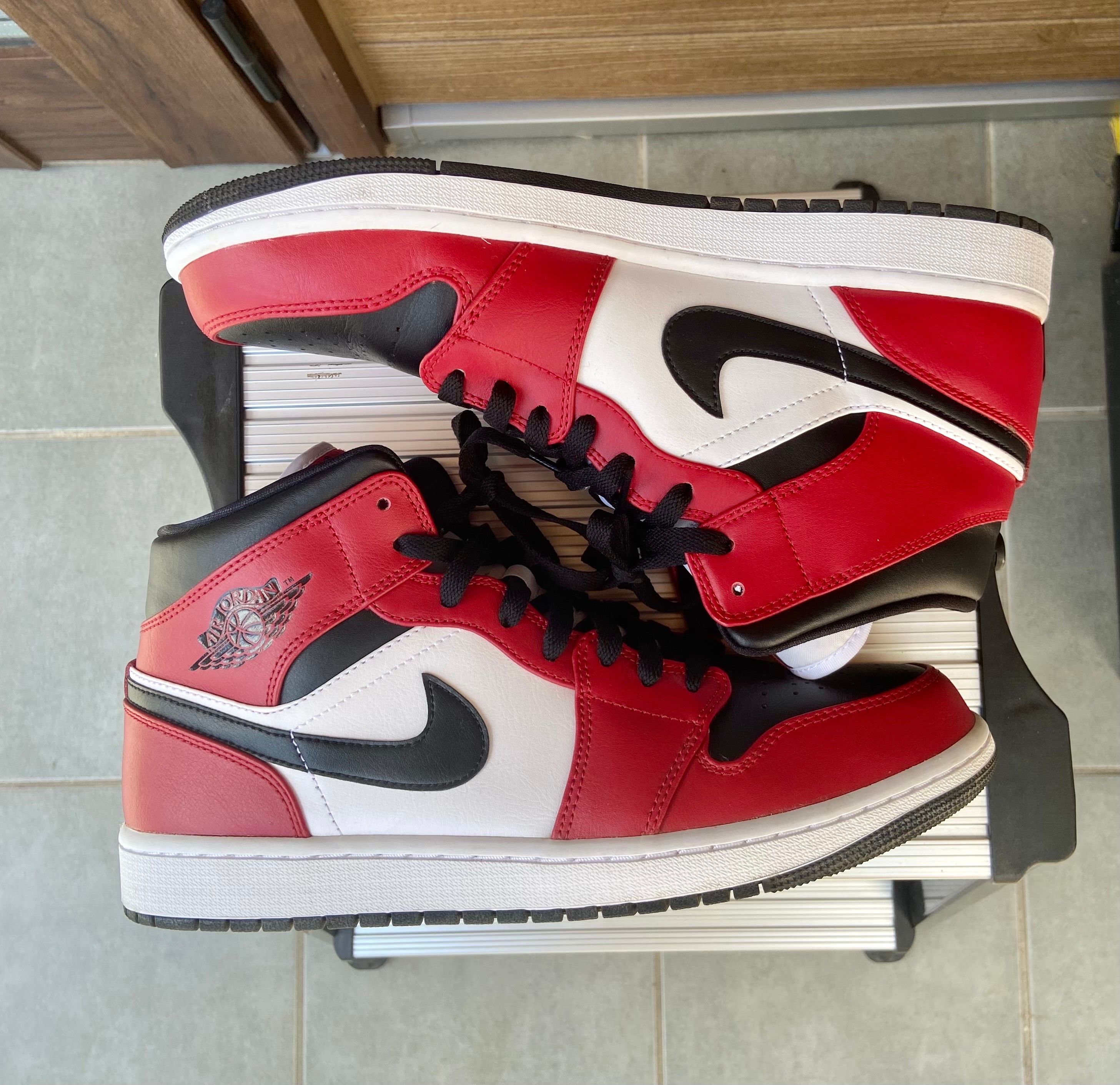 Nike Air Jordan 1 Mid "Chicago Black Toe"