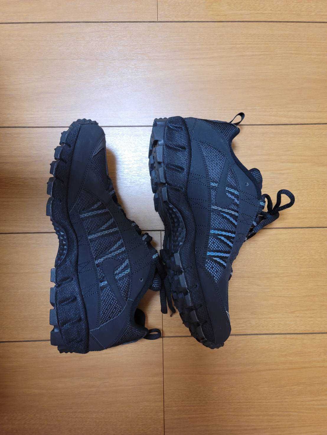 Supreme × Nike Air Humara "Black"