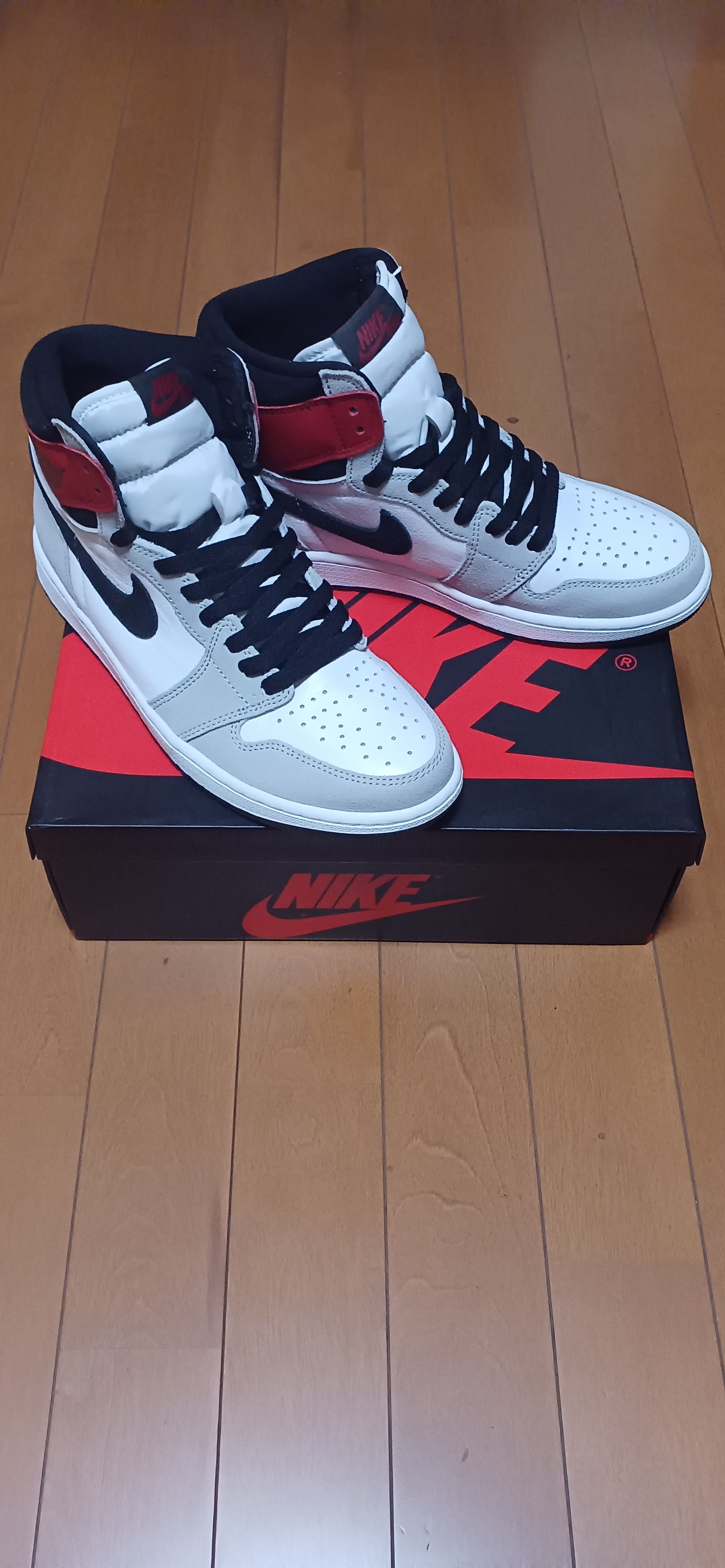 Nike Air Jordan 1 High OG "White/Black/Light Smoke Grey"