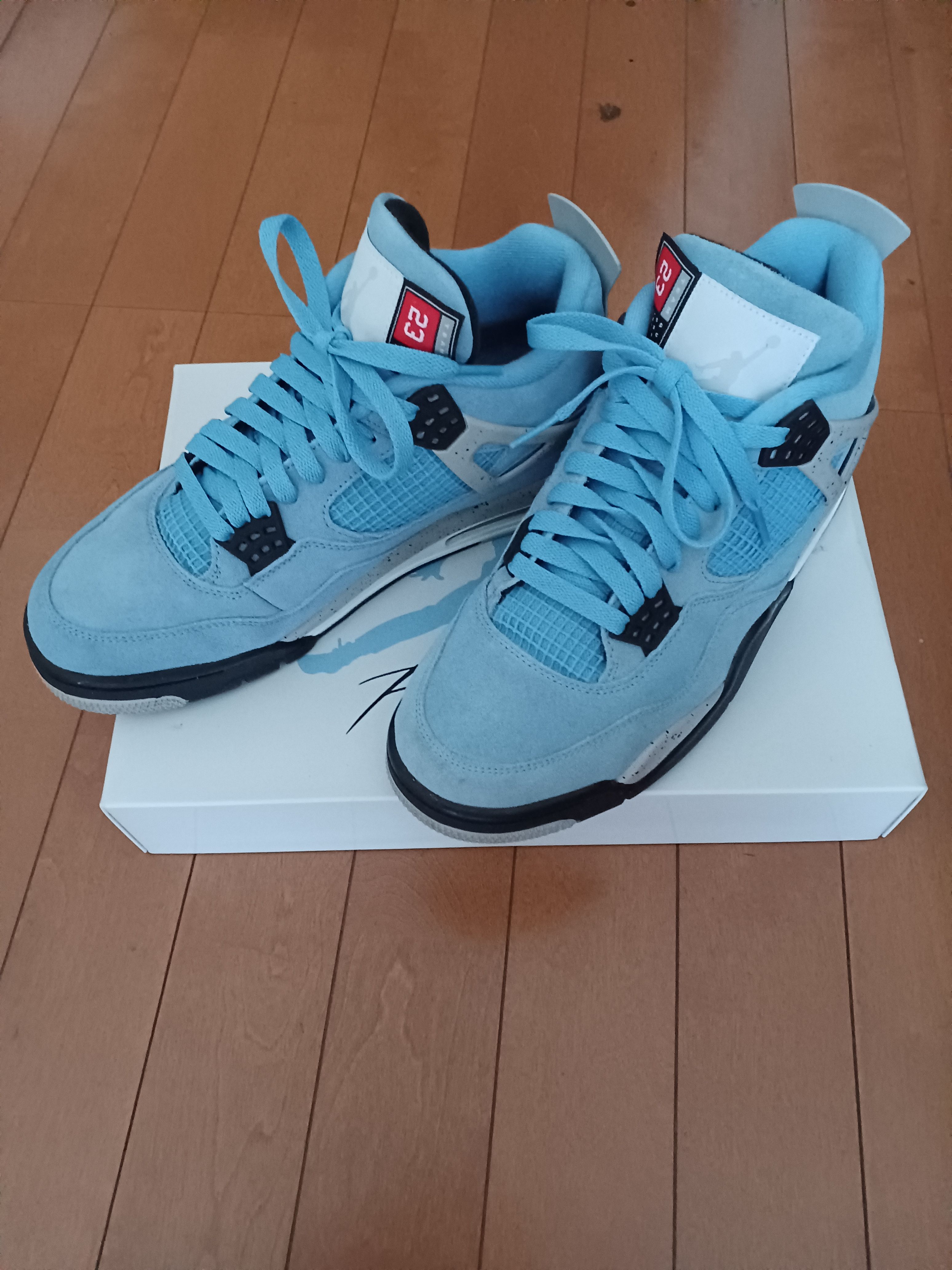 Nike Air Jordan 4 "University Blue"