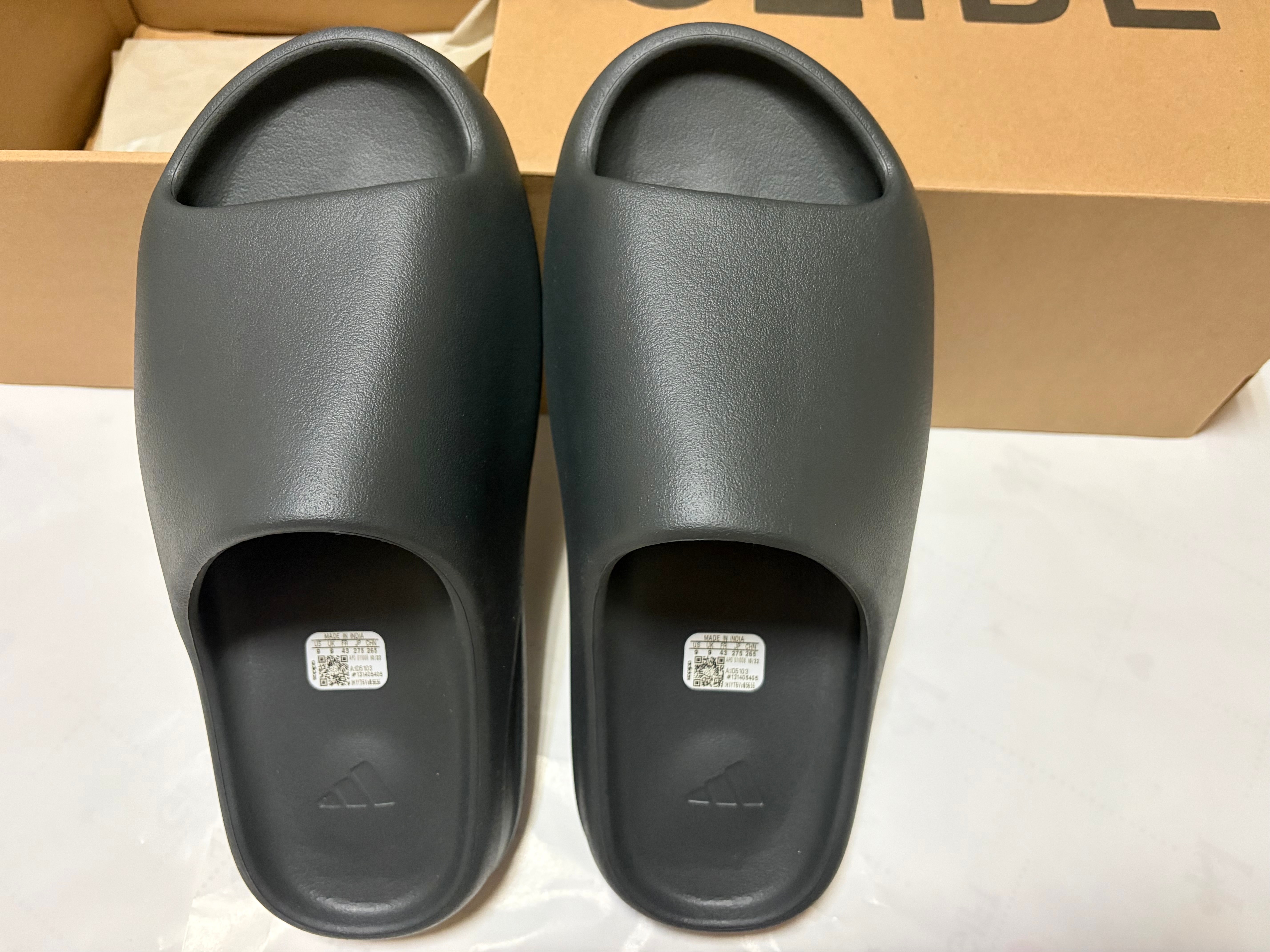 adidas YEEZY Slide "Dark Onyx"
