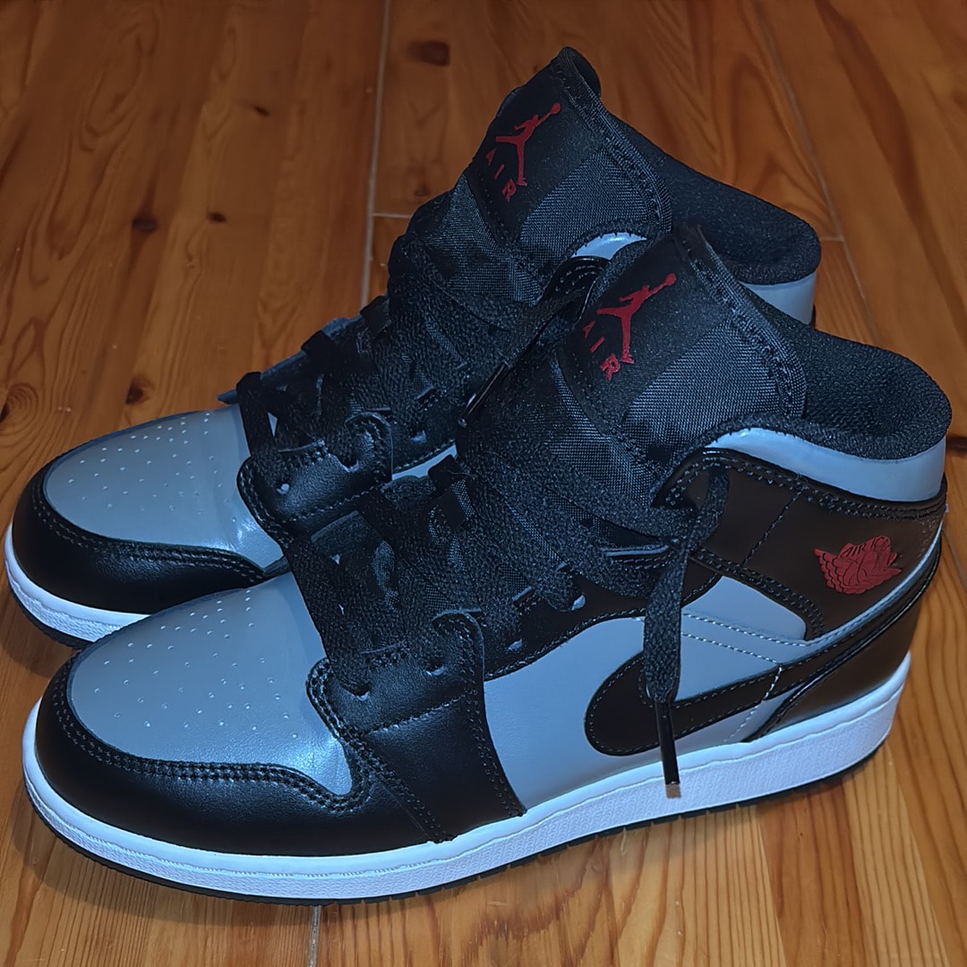 ナイキ GS エアジョーダン1 ミッド "シャドウ"