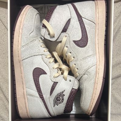 A Ma Maniere × Nike Air Jordan 1 Retro High OG "Sail and Burgundy"