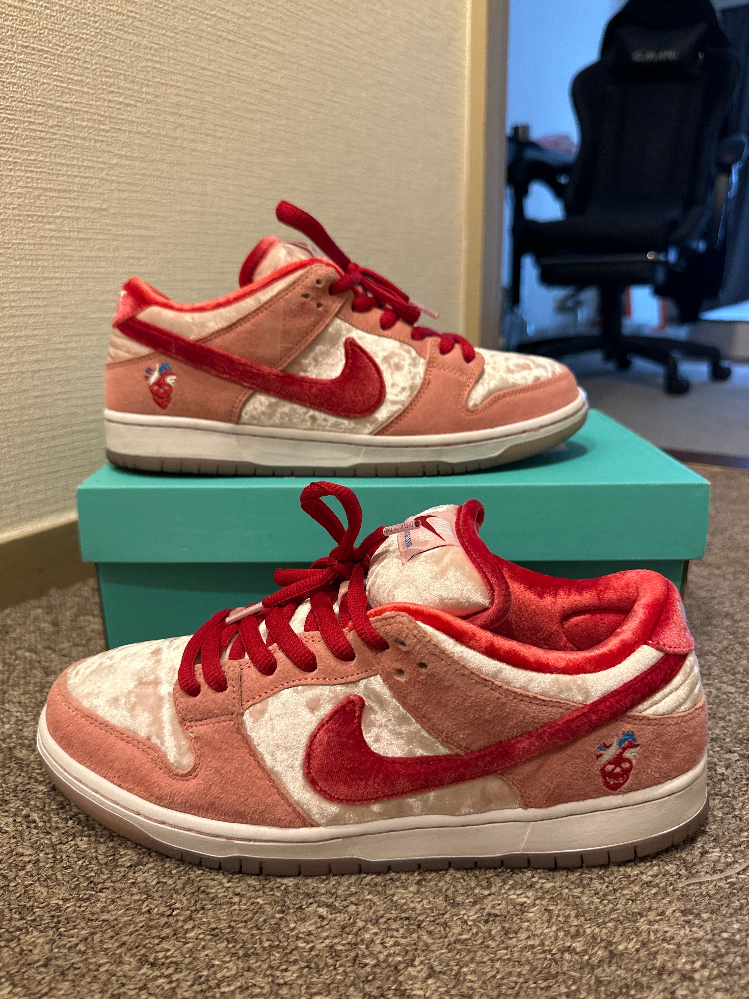 Strangelove × Nike SB Dunk Low "Valentine’s Day"