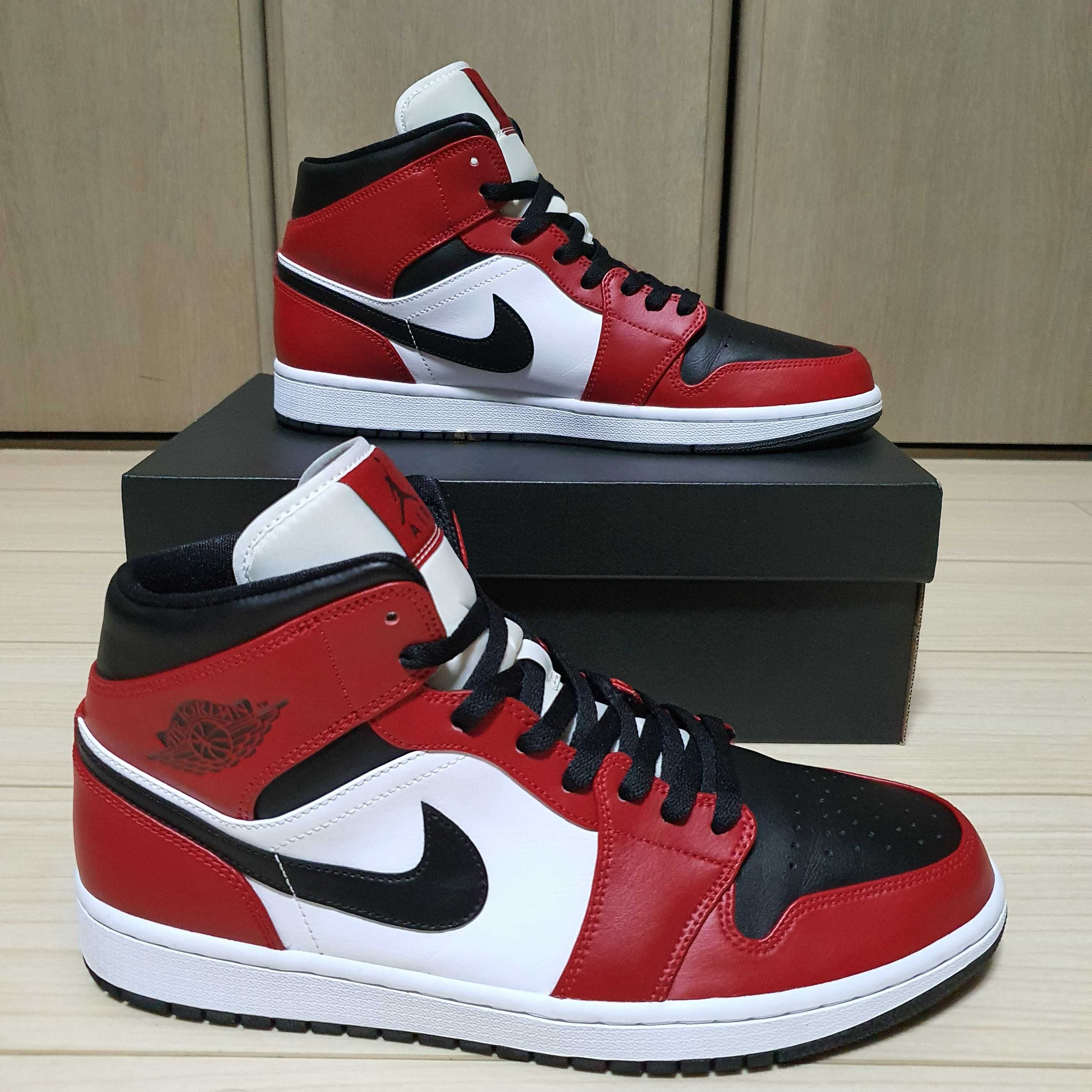 Nike Air Jordan 1 Mid "Chicago Black Toe"