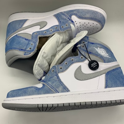 Nike Air Jordan 1 High OG "Hyper Royal"