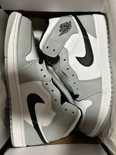 Nike Air Jordan 1 Mid "Light Smoke Grey/White/Black"