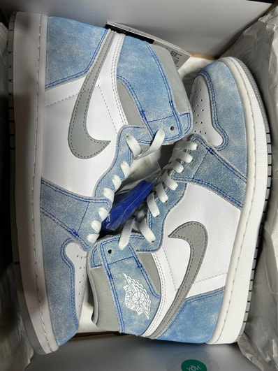Nike Air Jordan 1 High OG "Hyper Royal"