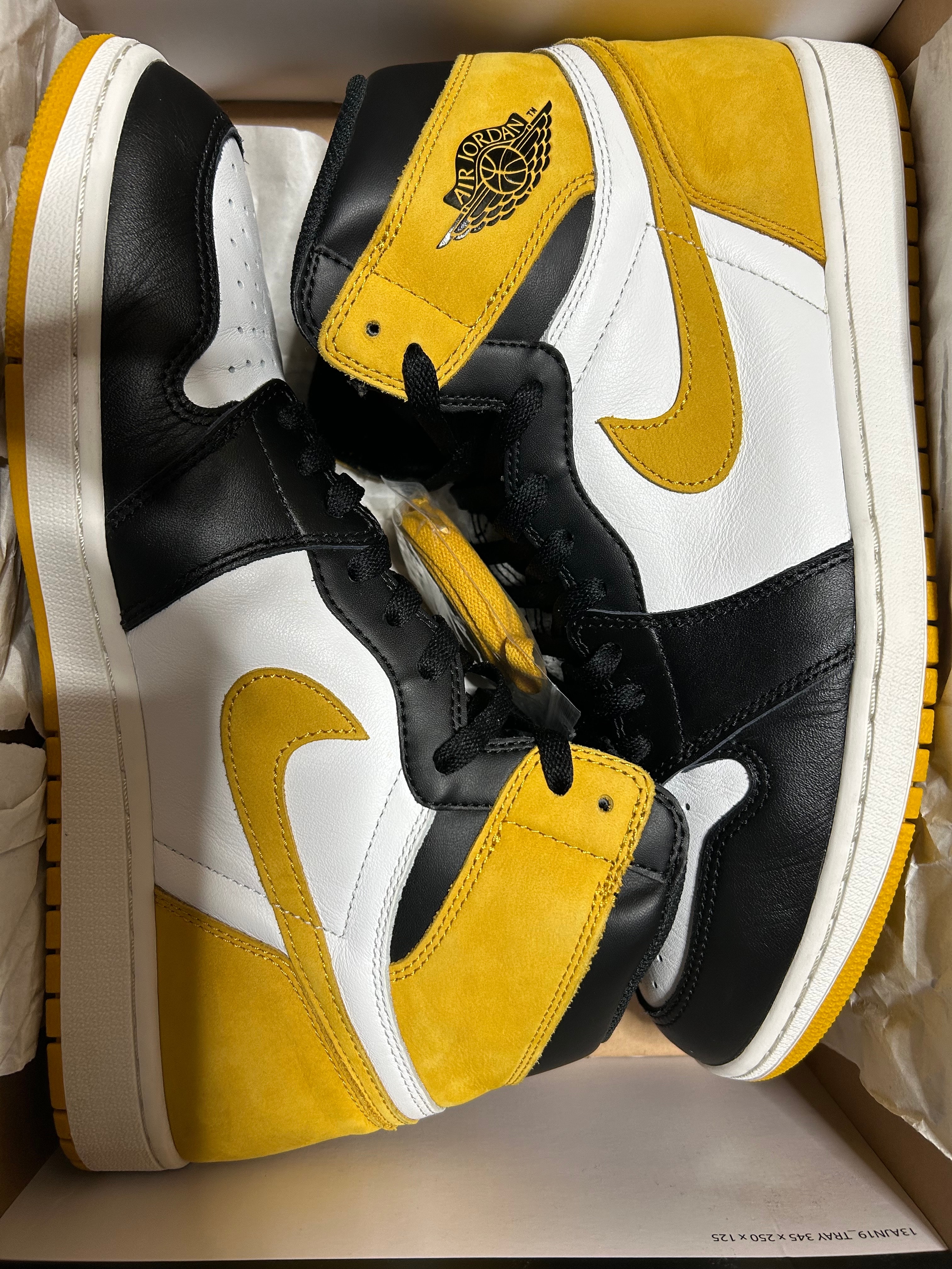 Nike Air Jordan 1 Retro High OG "Black Toe/Yellow Ochre"