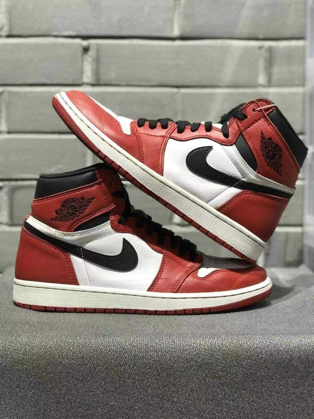 Nike Air Jordan 1 Retro High "Chicago" (2015)