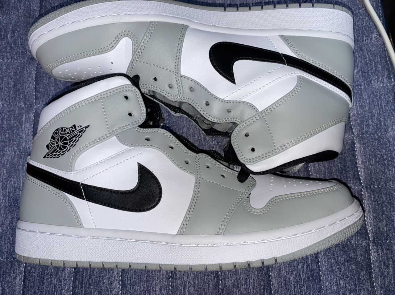 Nike Air Jordan 1 Mid "Light Smoke Grey/White/Black"