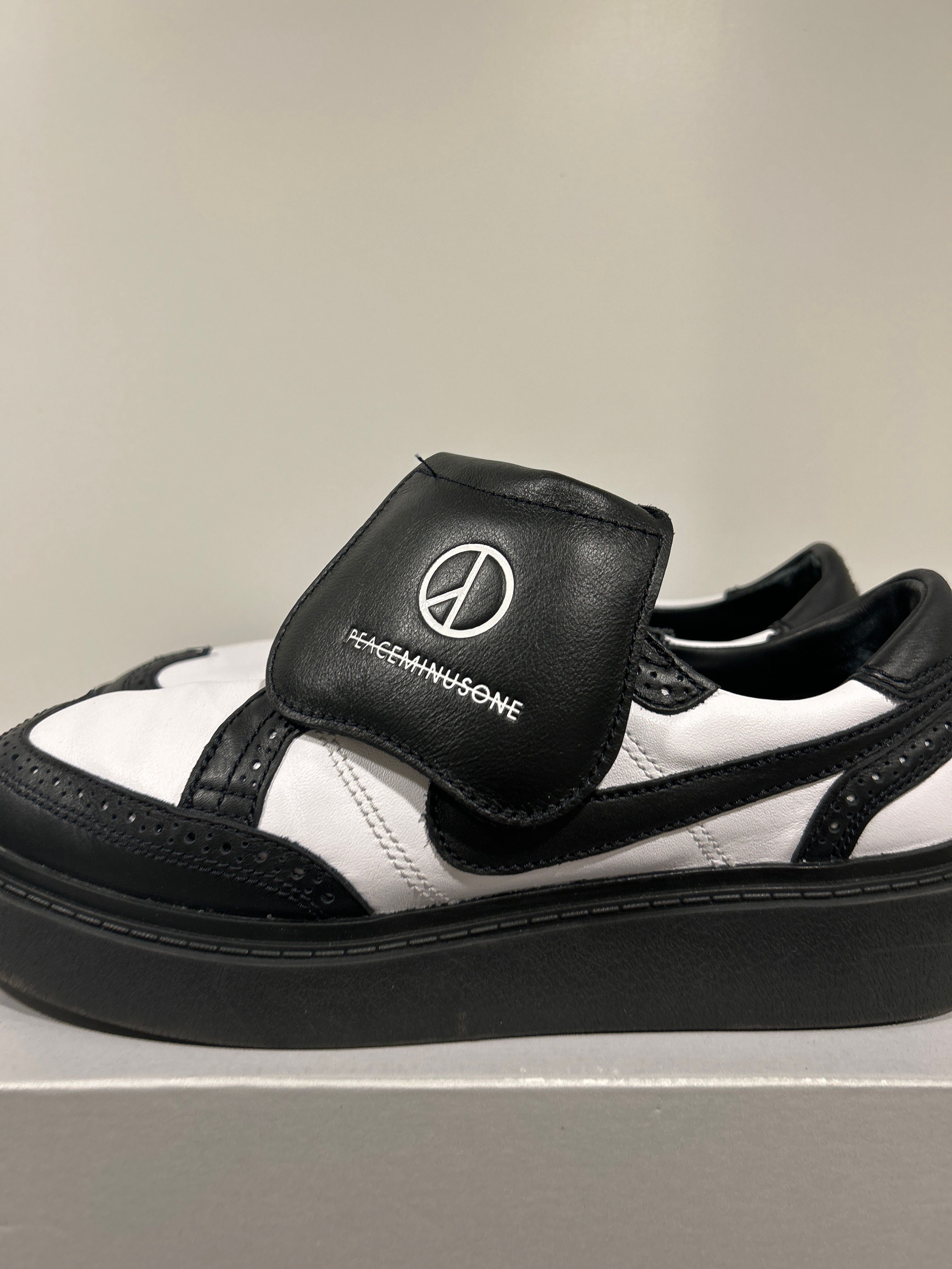 PEACEMINUSONE × Nike Kwondo 1 "Black and White" / G-DRAGON
