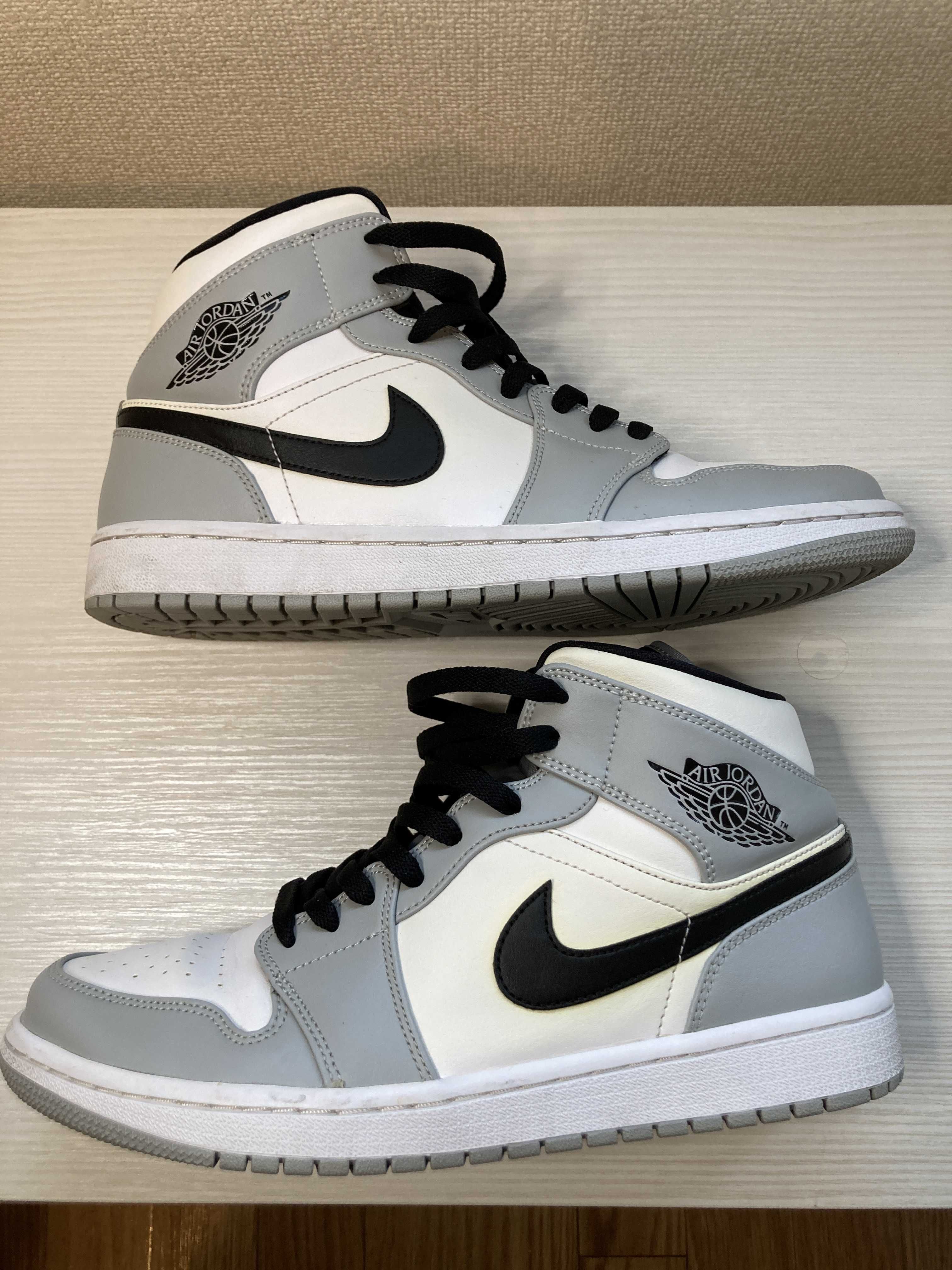 Nike Air Jordan 1 Mid "Light Smoke Grey/White/Black"