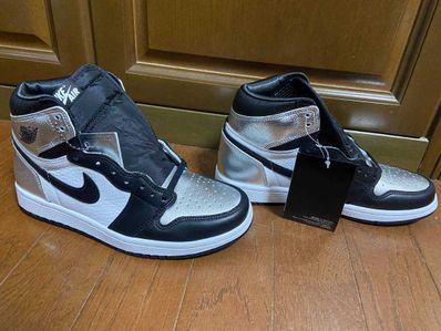 Nike Women's Air Jordan 1 Retro High OG "Silver Toe"