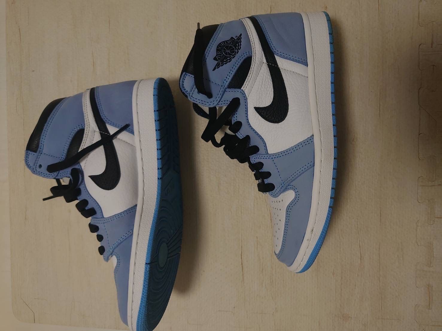 Nike Air Jordan 1 High OG "University Blue"