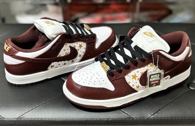 Supreme × Nike SB Dunk Low OG QS Gold Stars "White/Barkroot Brown"