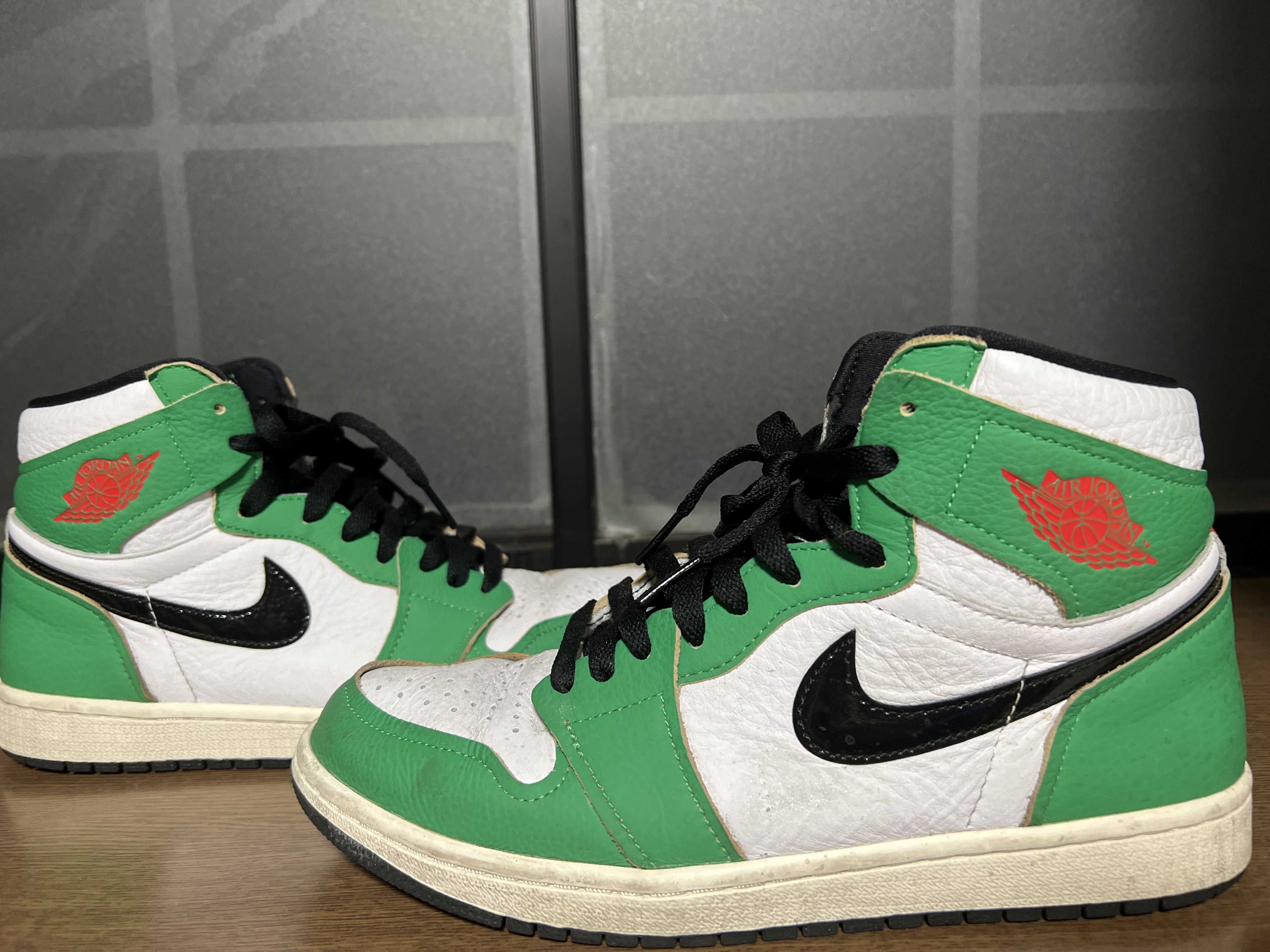 Nike Women's Air Jordan 1 High OG "Lucky Green/White-Sail-Black"