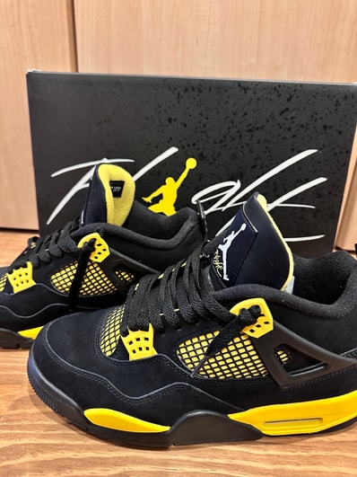Nike Air Jordan 4 Retro "Thunder"(2023)