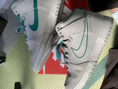 Nike Dunk High SE First Use "Light Bone/Green Noise"