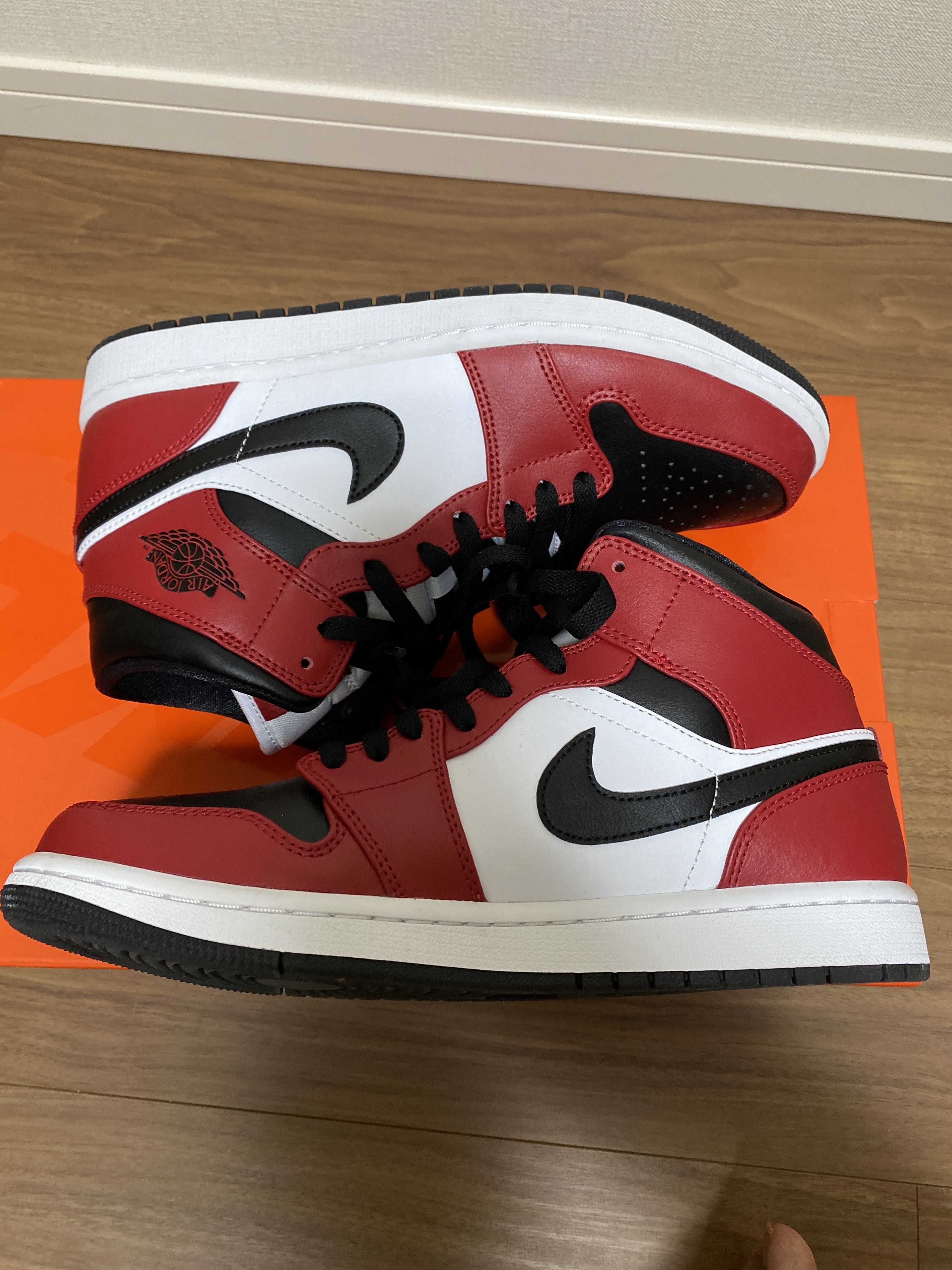 Nike Air Jordan 1 Mid "Chicago Black Toe"