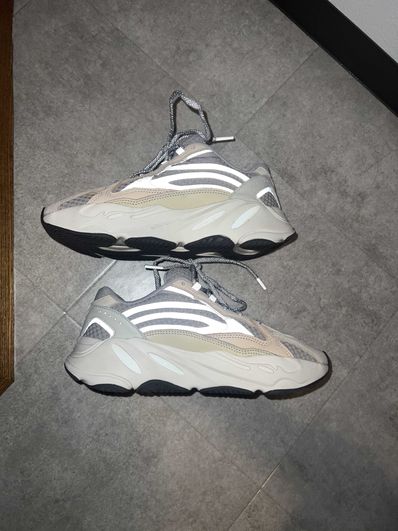 ADIDAS YEEZY BOOST 700 V2