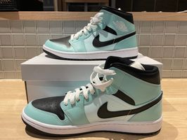 NIKE WMNS AIR JORDAN 1 MID