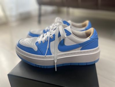 ナイキ ウィメンズ エアジョーダン1 エレベート ロー ユニバーシティ