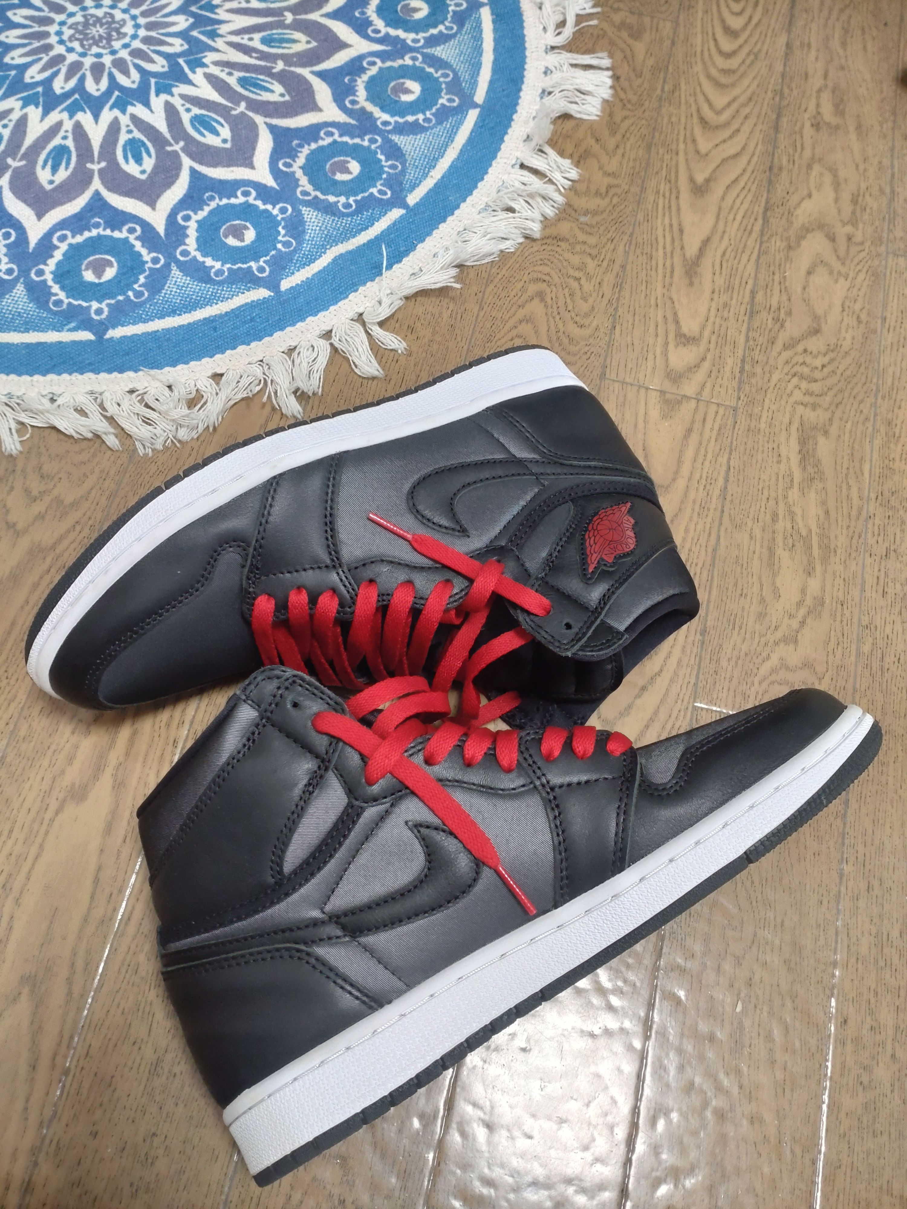 Nike Air Jordan 1 Retro High OG "Black/Metallic Silver/Gym Red"