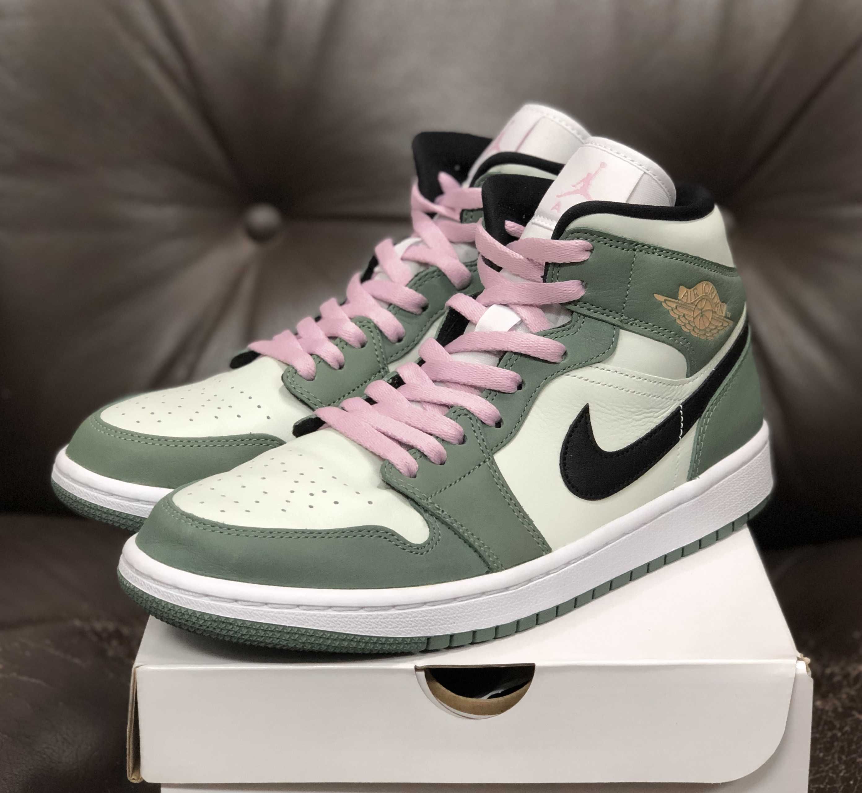 NIKE Women's AIR JORDAN 1 MID SE "DUTCH GREEN"