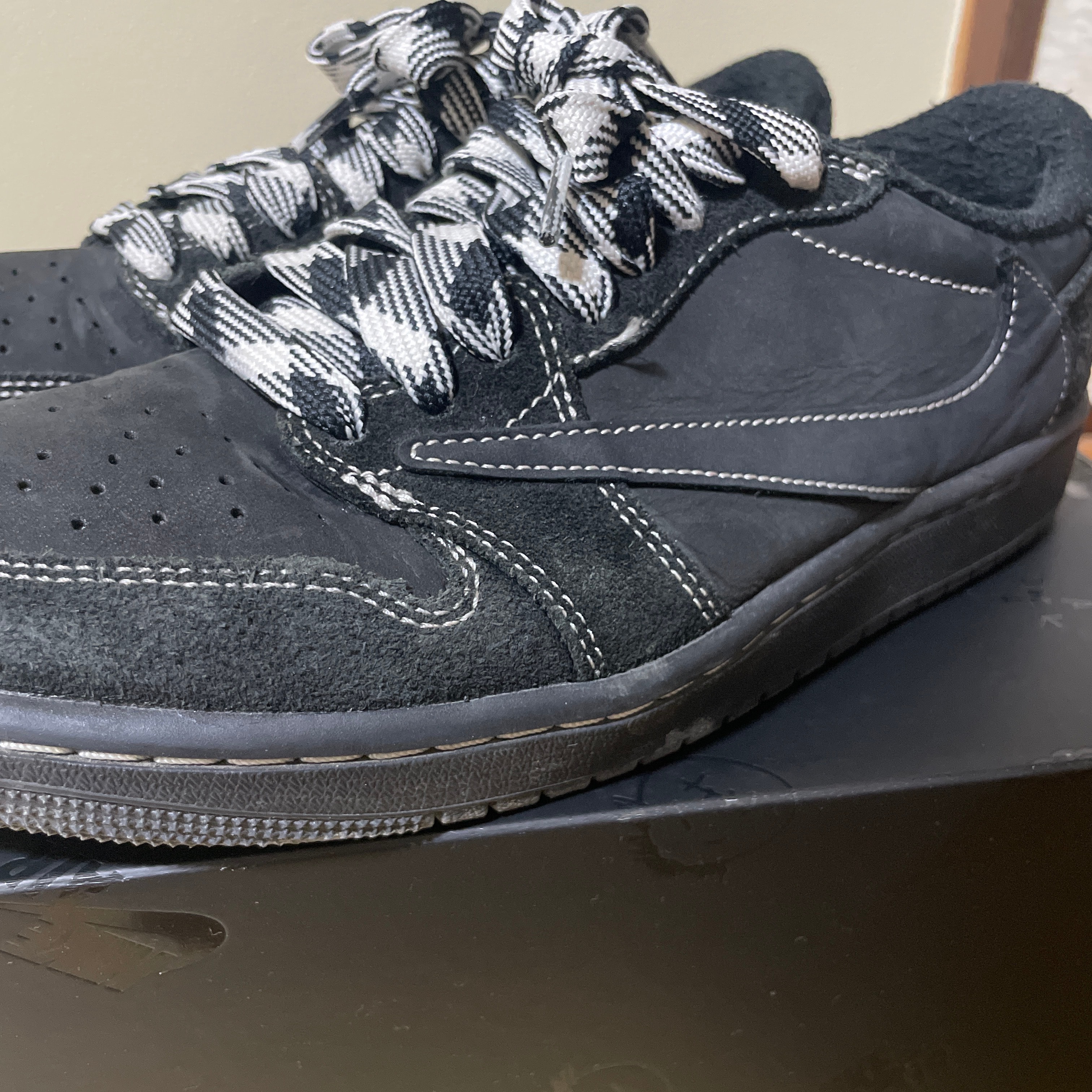 トラヴィススコット × ナイキ エアジョーダン1 ロー OG SP "ブラック ファントム"