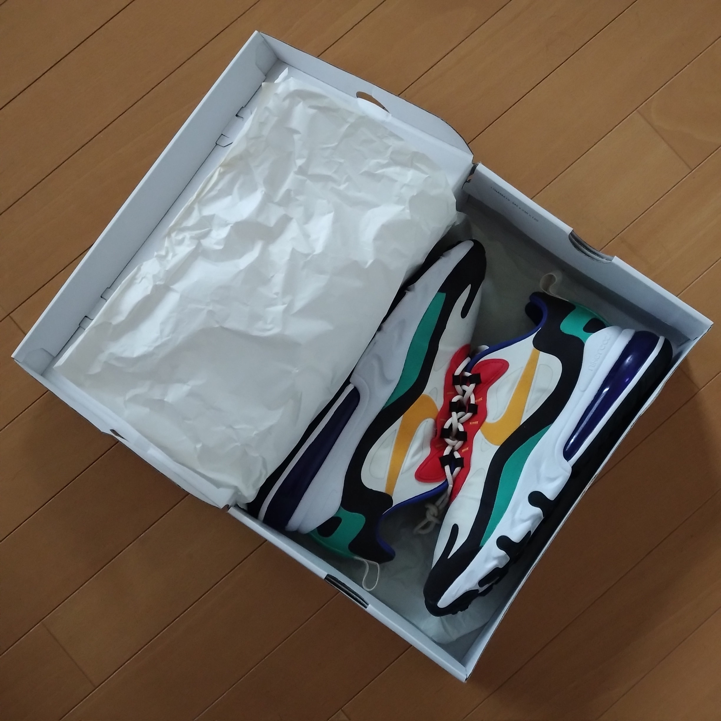 ナイキ エアマックス 270 リアクト "ファントム/ユニバーシティ ゴールド/ユニバーシティ レッド"