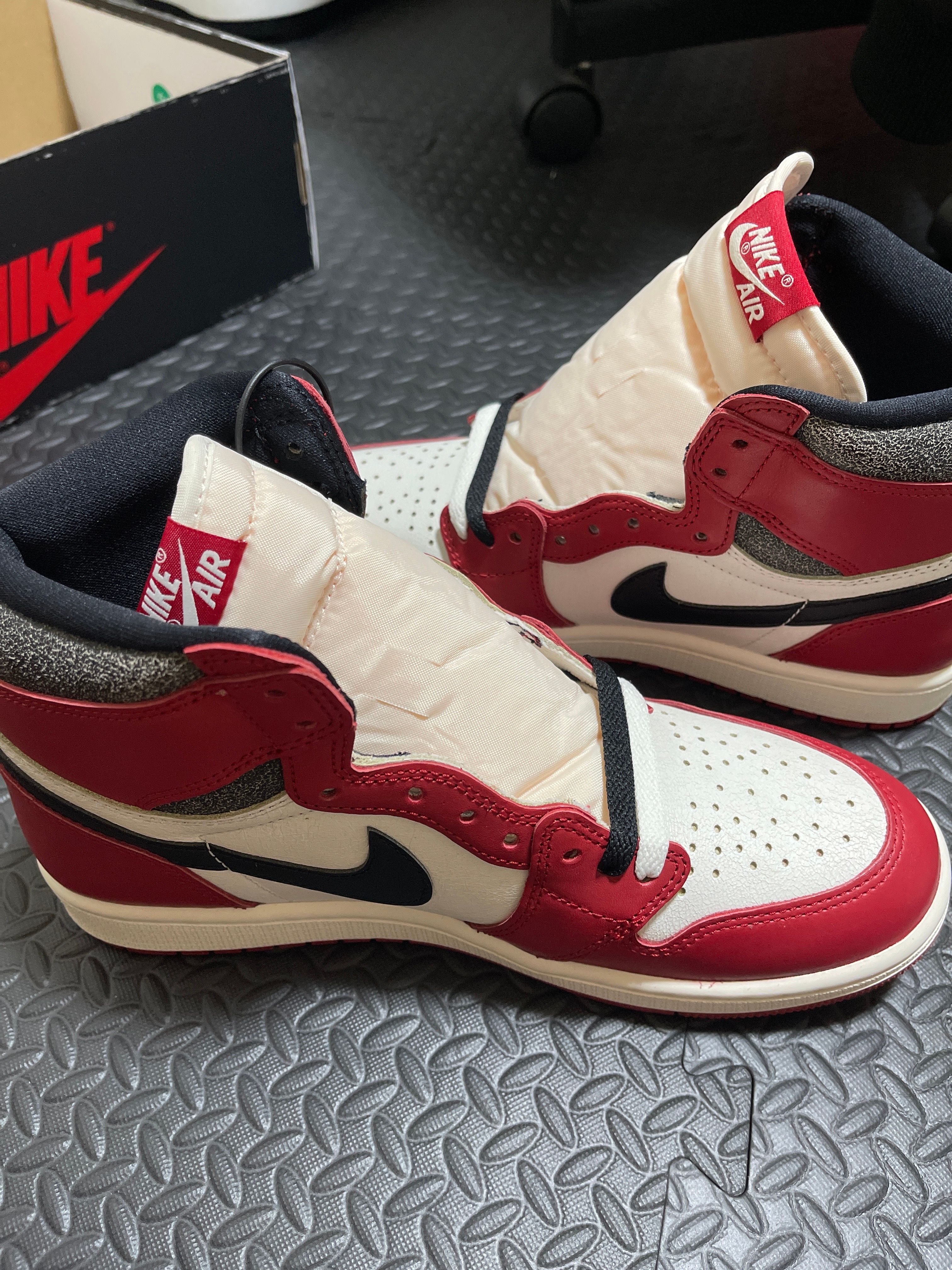 Nike Air Jordan 1 High OG "Lost & Found/Chicago"