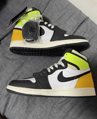 Nike Air Jordan 1 High OG "Volt Gold"