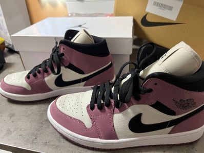 Nike WMNS Air Jordan 1 Mid