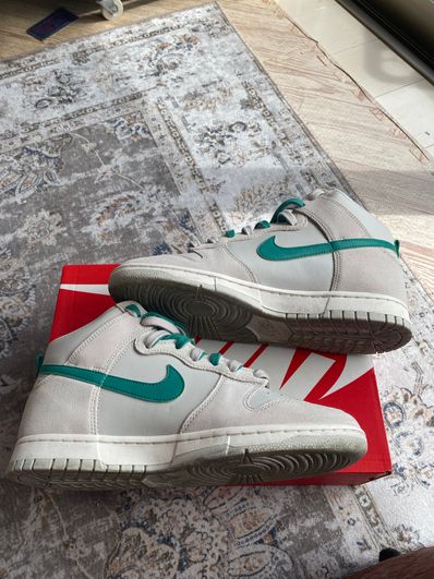 Nike Dunk High SE First Use "Light Bone/Green Noise"