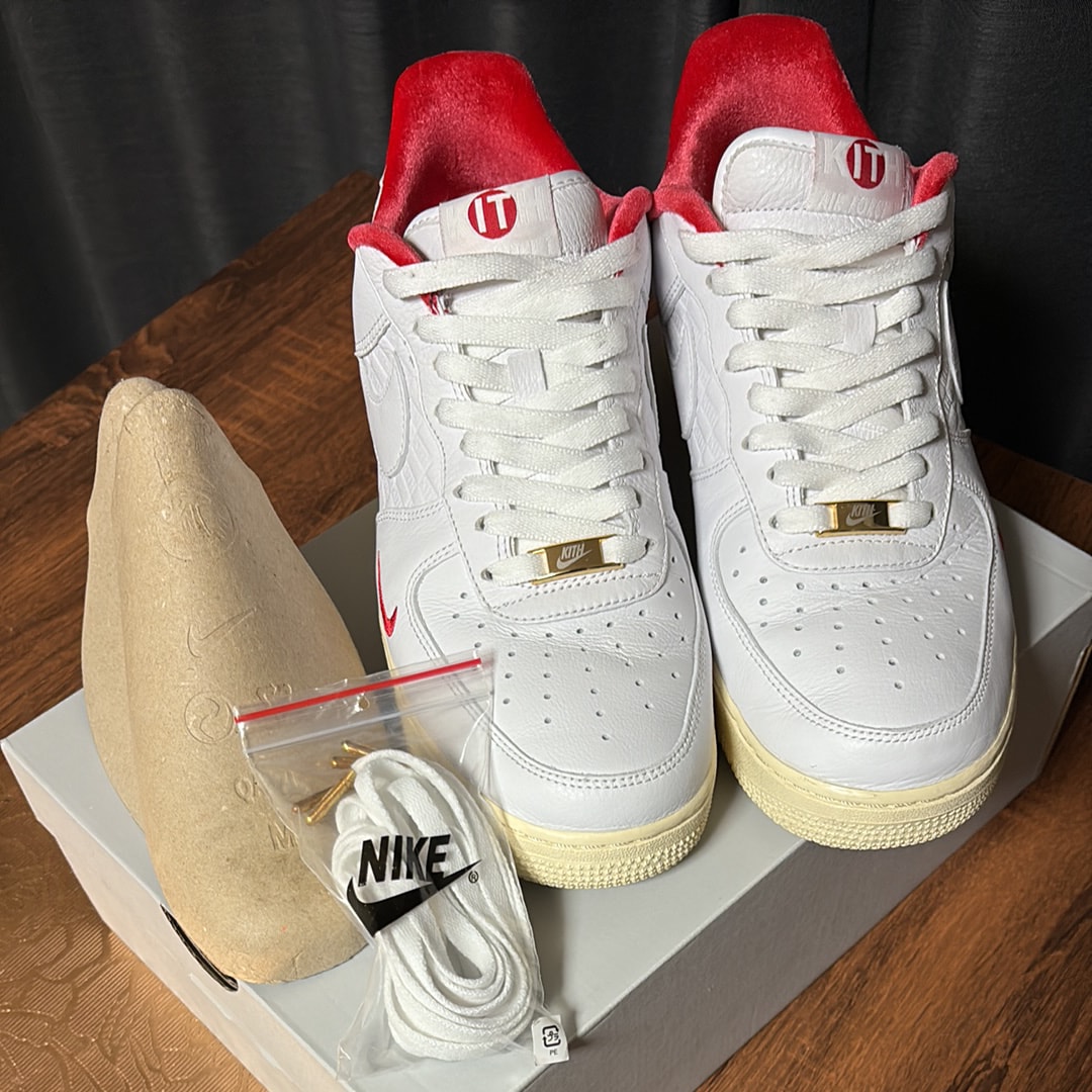 キス × ナイキ エアフォース1 ロー "ホワイト/レッド"