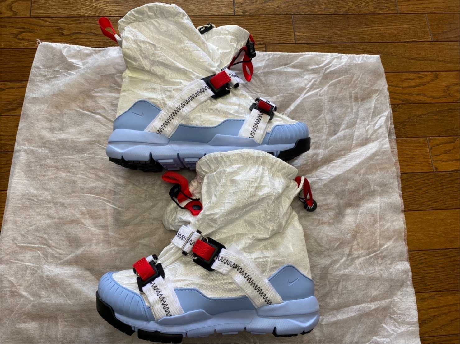 TOM SACHS × NIKE MARSYARD OVERSHOE "WHITE/LIGHT BLUE"