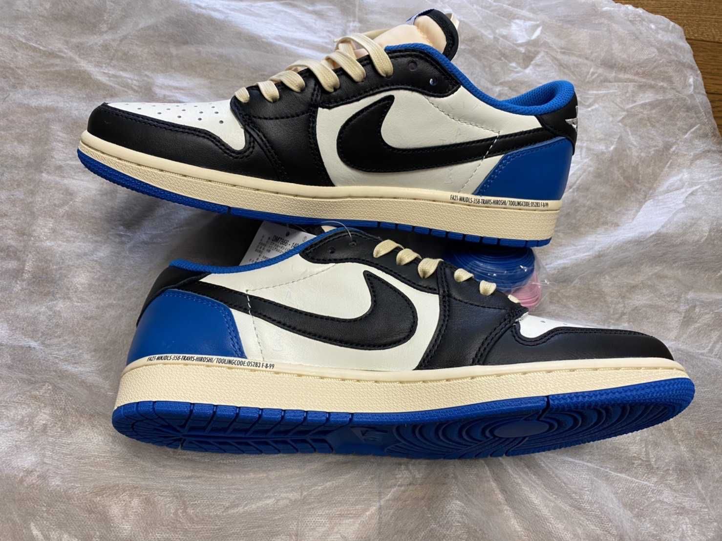 Travis Scott × fragment design × Nike Air Jordan 1 Low OG SP "Military Blue"
