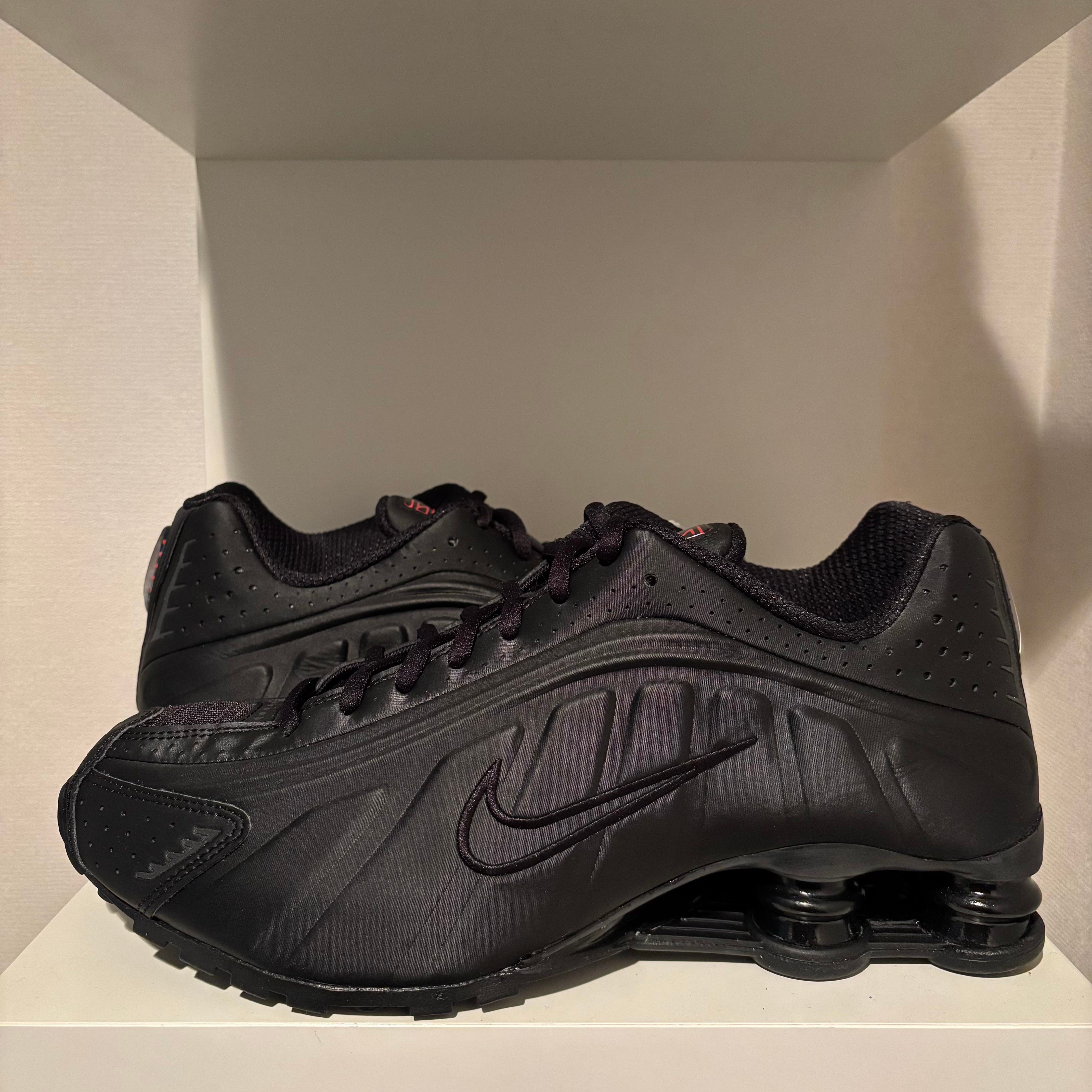 Nike Women's Shox R4 "Black"