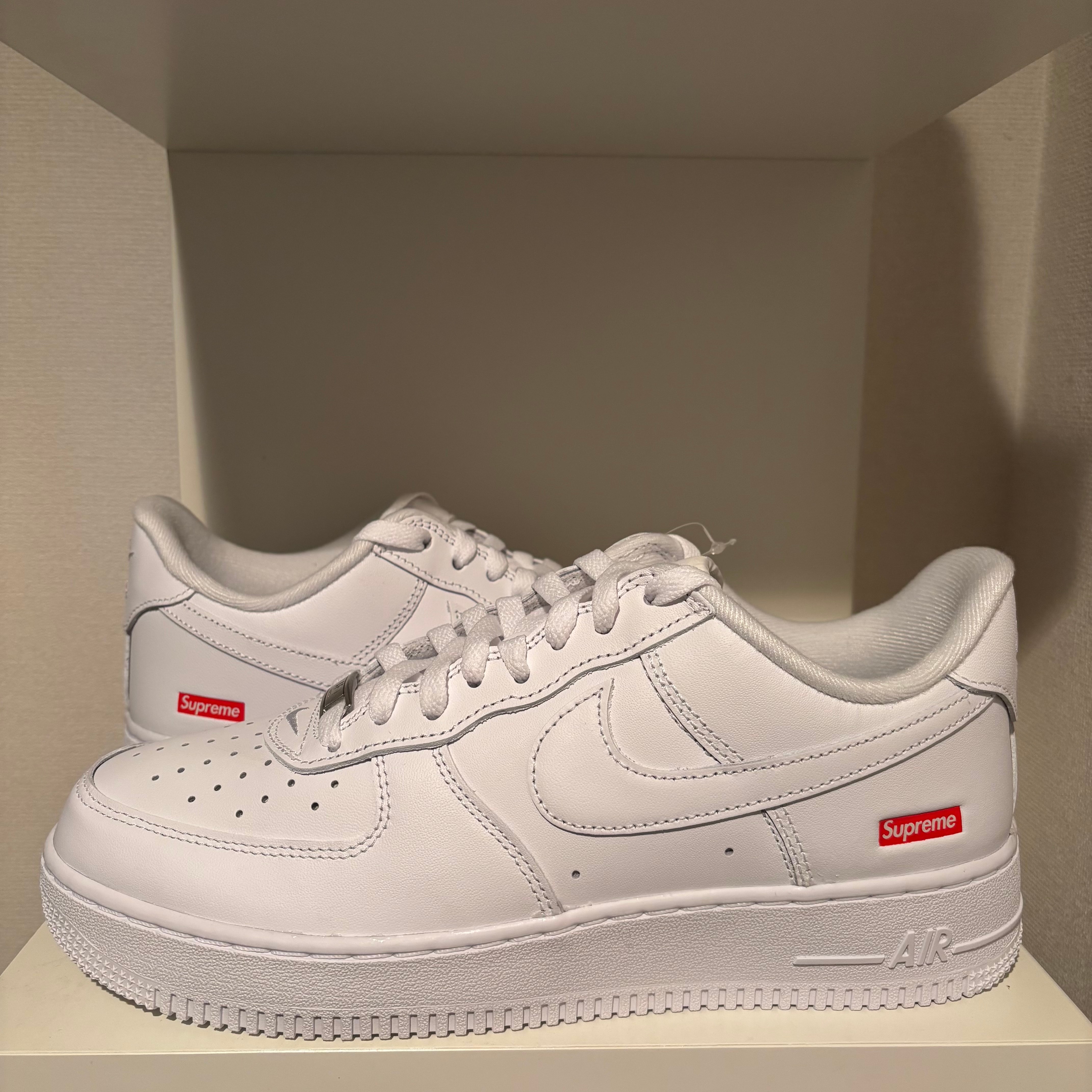 Supreme × Nike Air Force 1 Low 