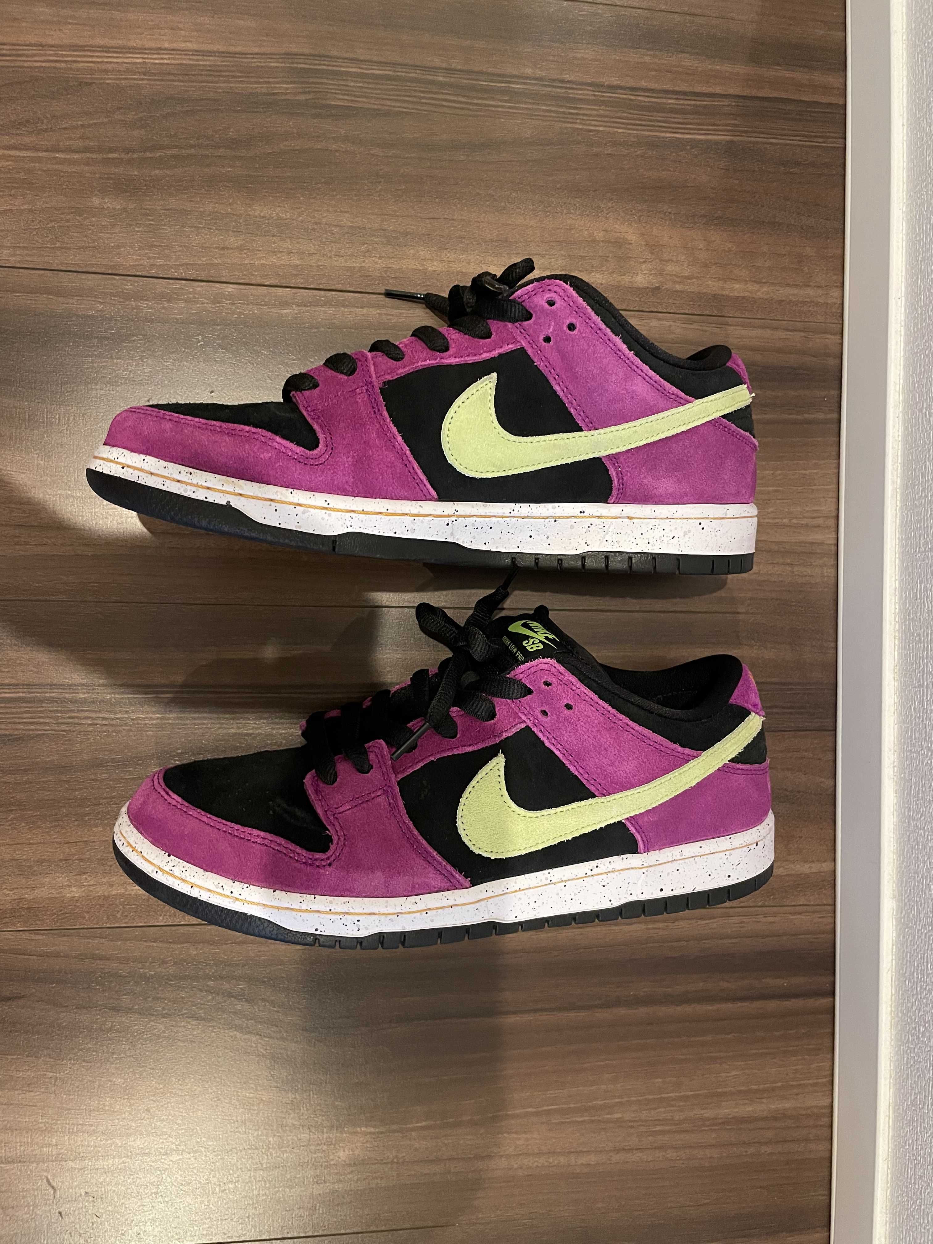 Nike SB Dunk Low "Red Plum"