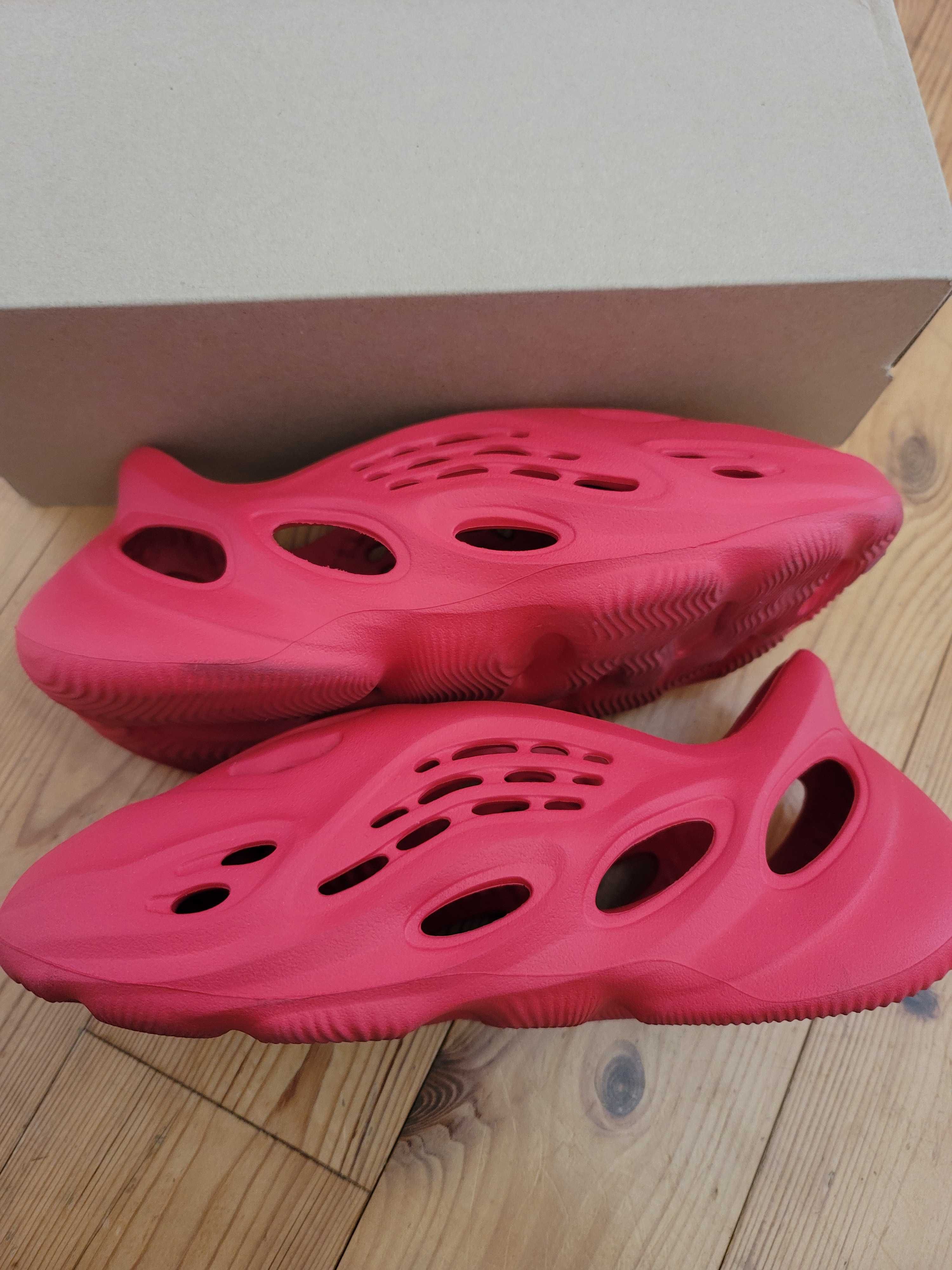 adidas YEEZY Foam Runner "Vermilion"