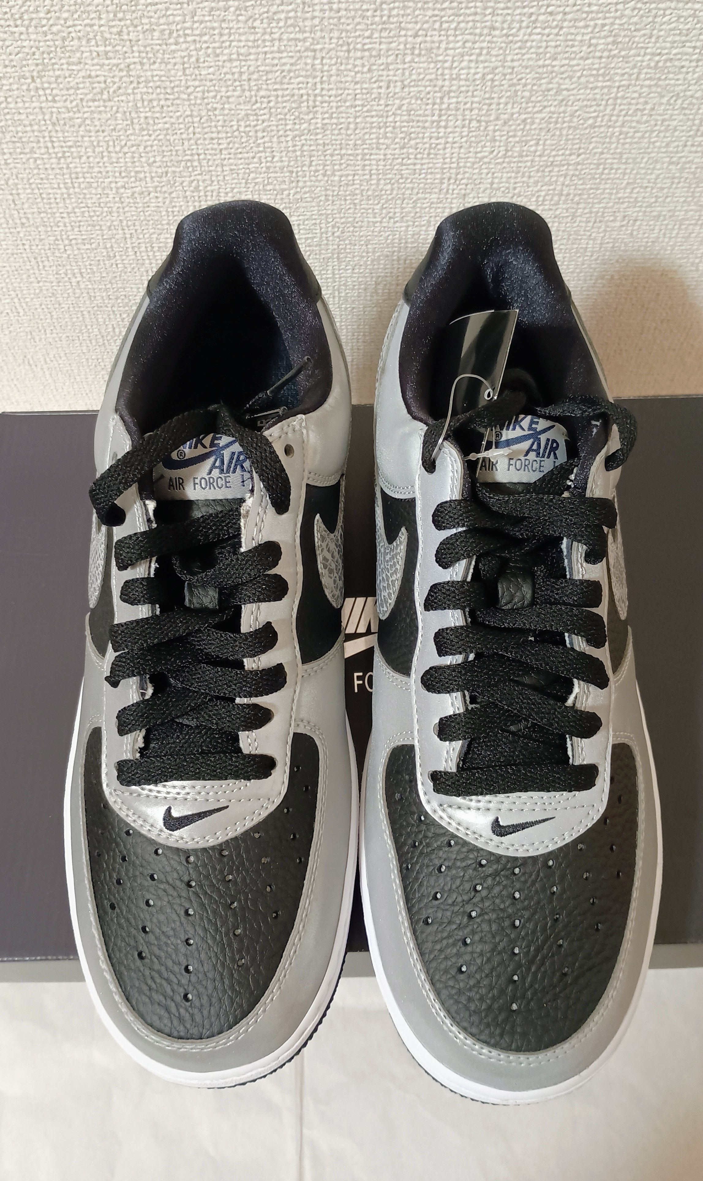 ナイキ エアフォース1 ロー "シルバースネーク"