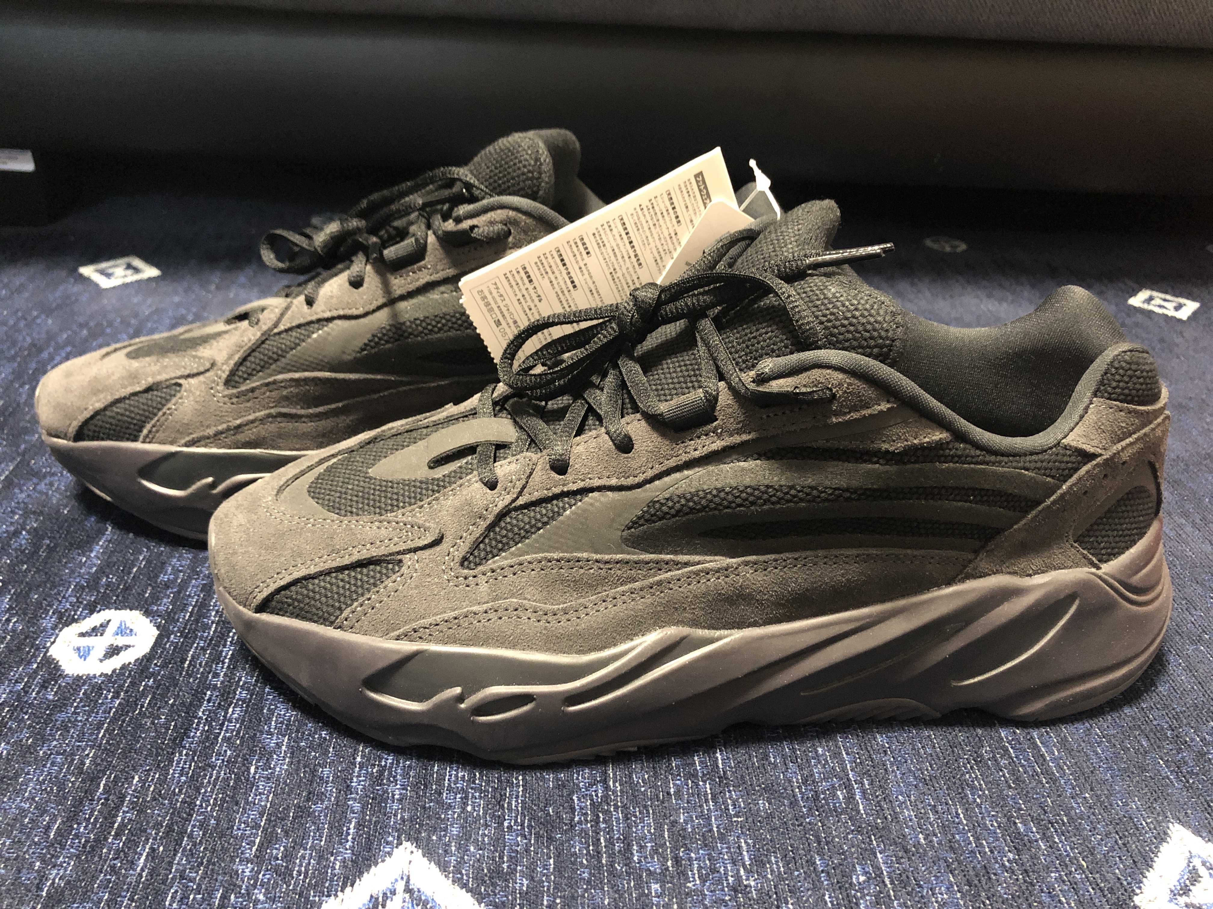 adidas YEEZY BOOST 700 V2 "Vanta"