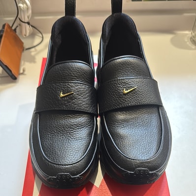 Nike Women's Air Max Phenomena SWDC "Black/Metallic Gold"