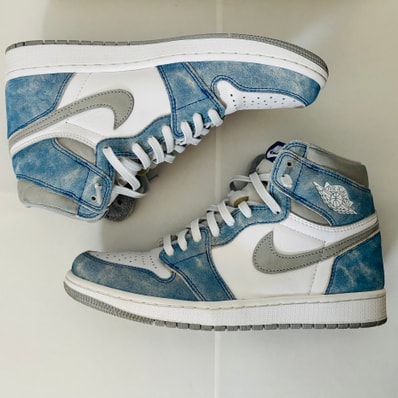 Nike Air Jordan 1 High OG "Hyper Royal"