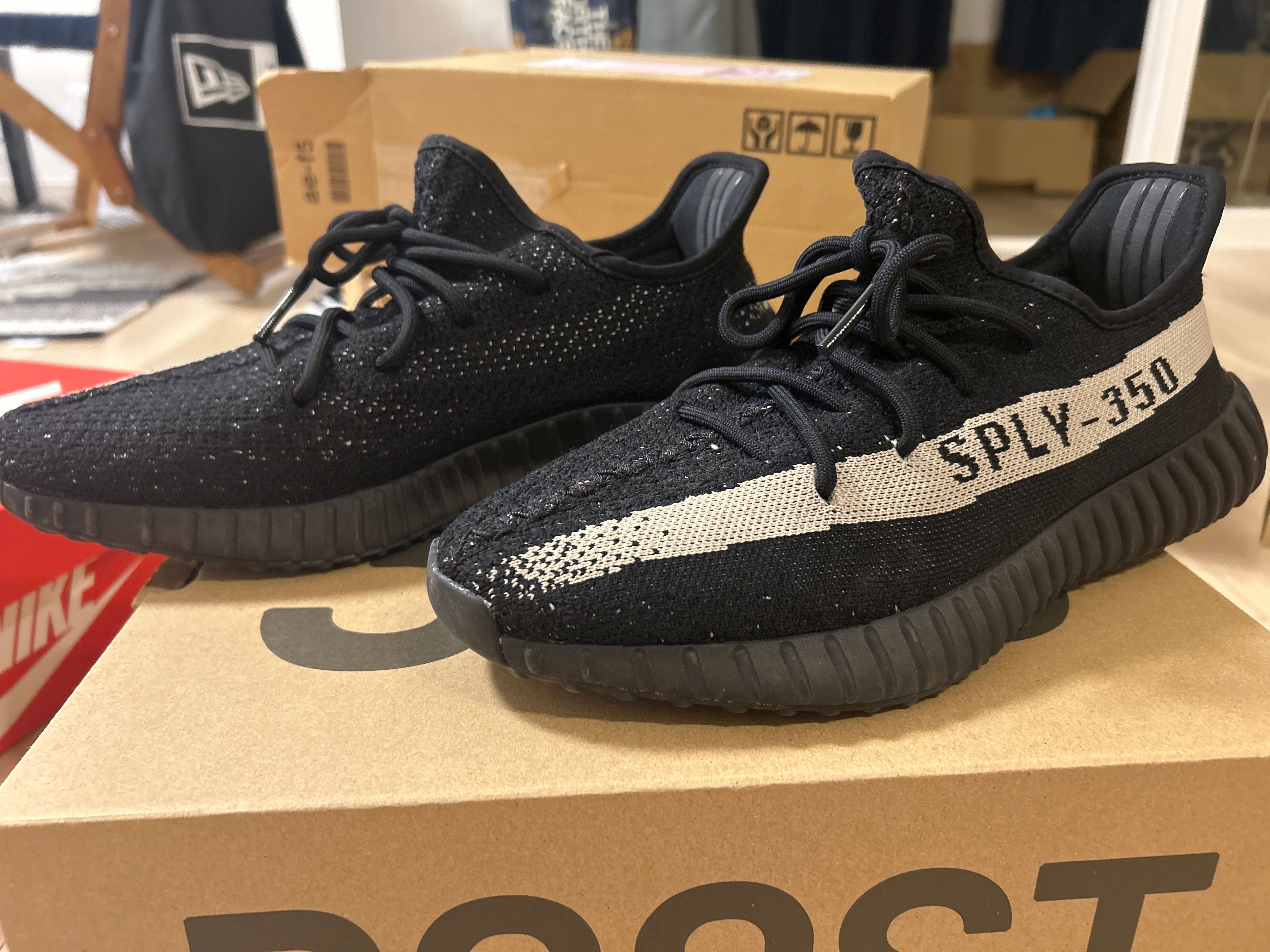 adidas YEEZY Boost 350 V2 "Oreo"