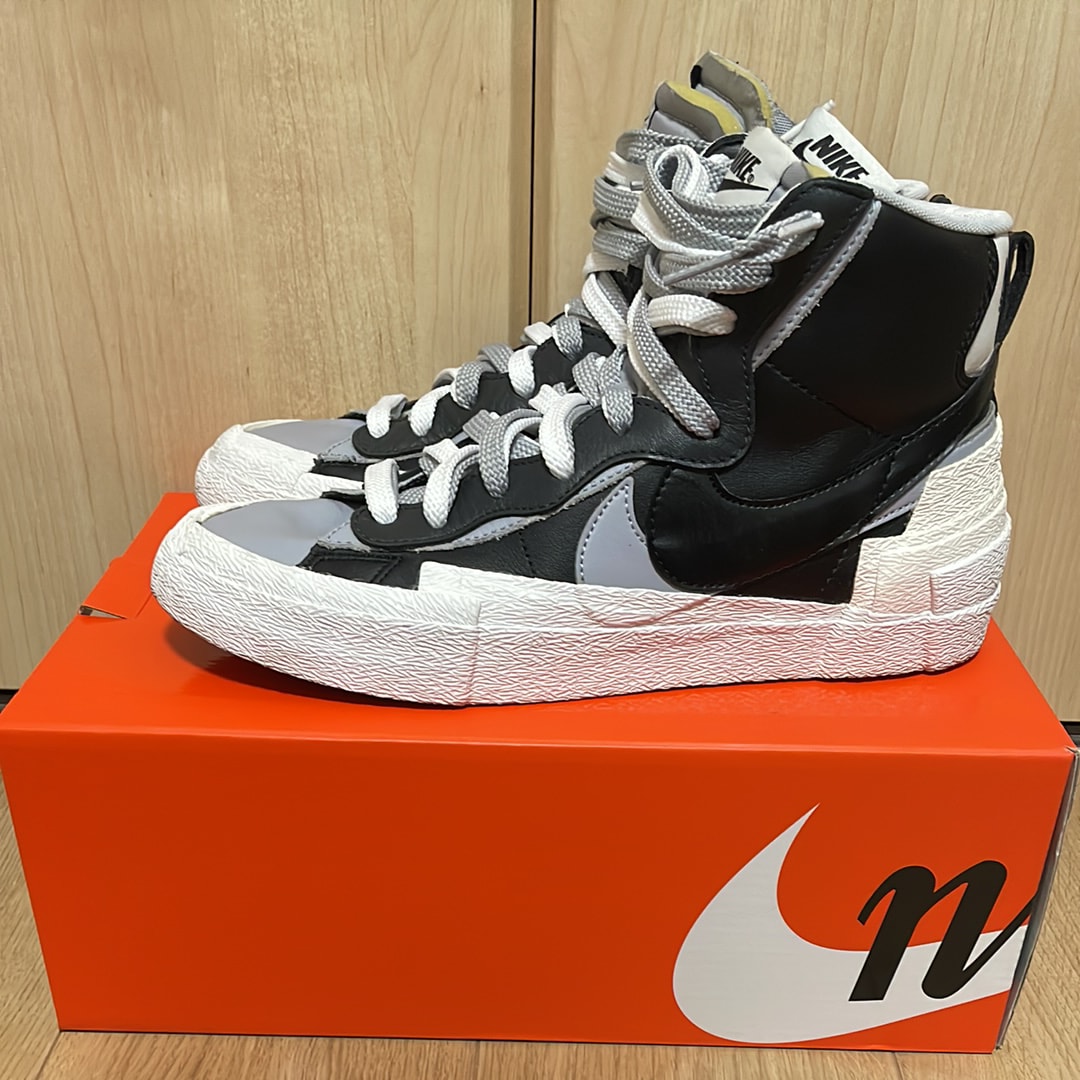 sacai × NIKE BLAZER MID "BLACK/WOLF GREY/WHITE"