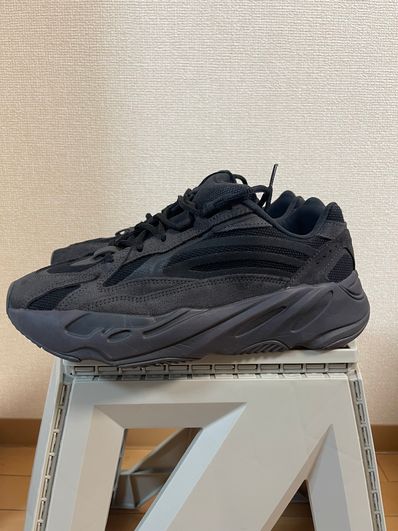 adidas YEEZY BOOST 700 V2 "Vanta"
