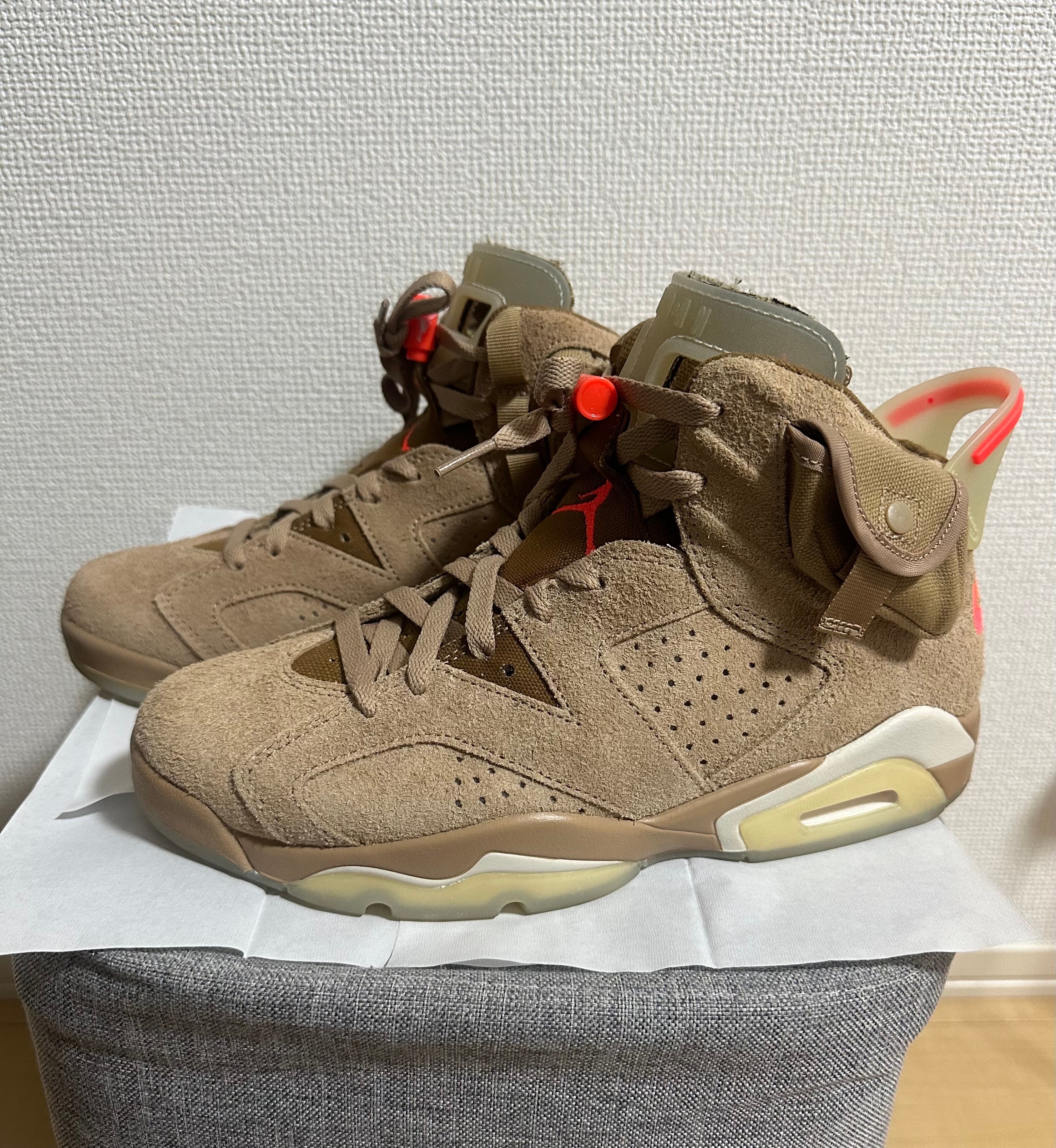 トラヴィススコット × ナイキ エアジョーダン6 "ブリティッシュカーキ"
